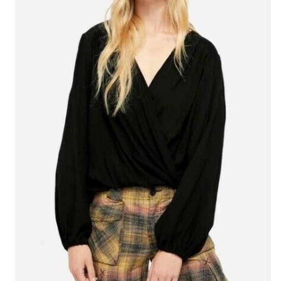 Free People wrap blouse Tee long sleeve v-neck Black flowy top - Picture 3 of 7